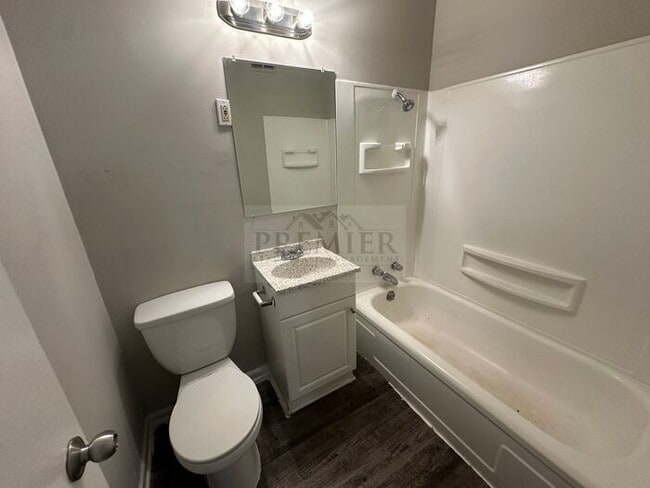 Building Photo - $799 RENT $799 Deposit/ 2 bd / 1 ba Grandv...