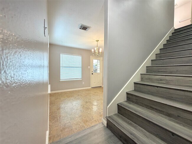 Building Photo - 6415 Mountain Pines Ln