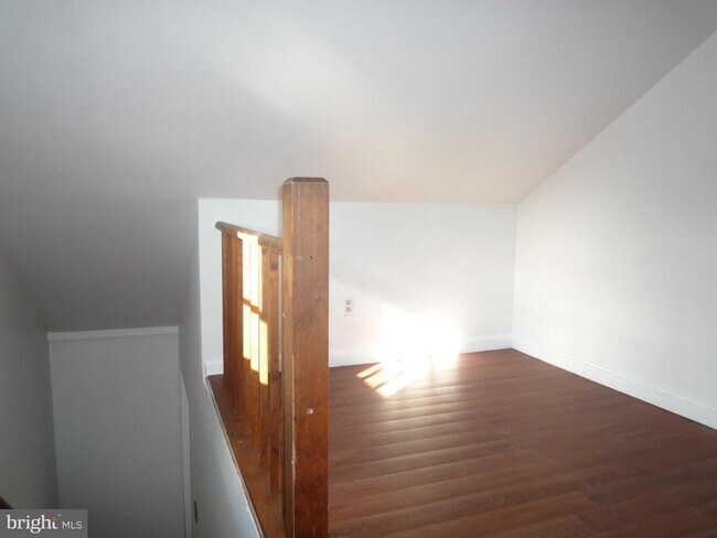 Building Photo - 104 Greenway St