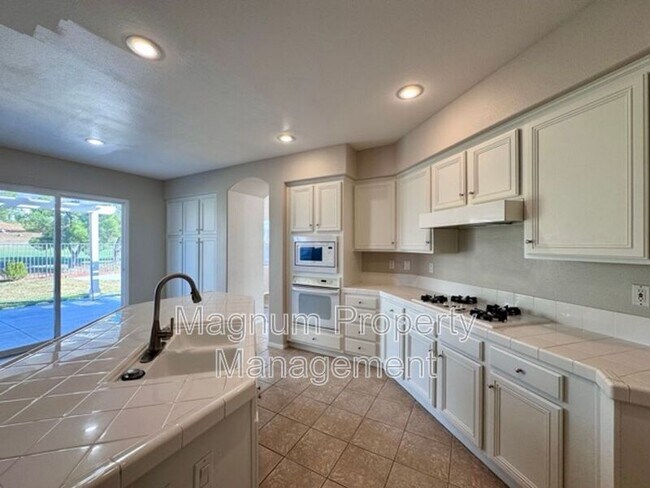 Building Photo - 30906 Crystalaire Dr