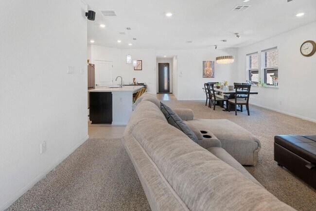 Building Photo - 232 Barton Oak Trl