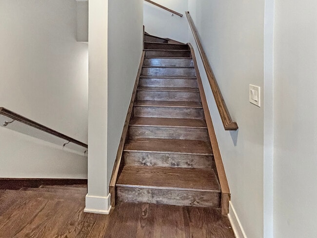 Building Photo - 1634 W Cermak Rd