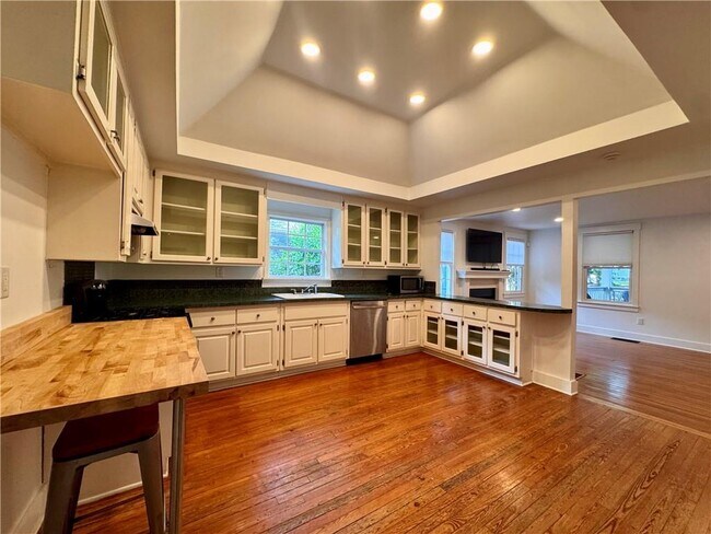 Building Photo - 687 Brownwood Ave SE