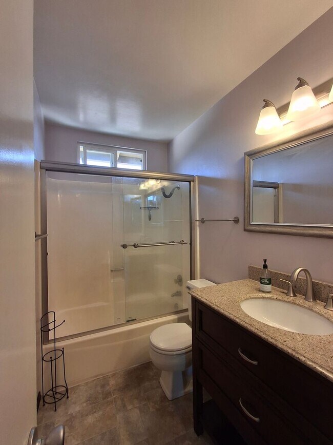 Building Photo - Beautifully Renovated Townhome-MUST SEE!!!