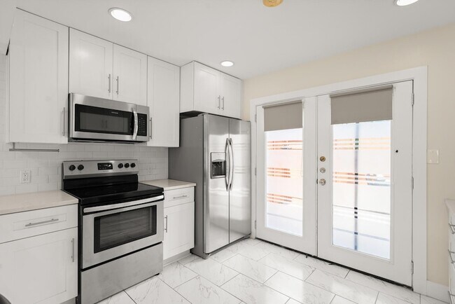 Building Photo - 6410 Chimney Creek Cir