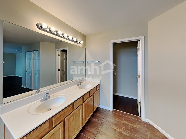 Building Photo - 16640 Borio Dr