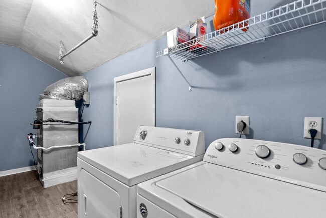 Building Photo - 517 Lanier Crescent