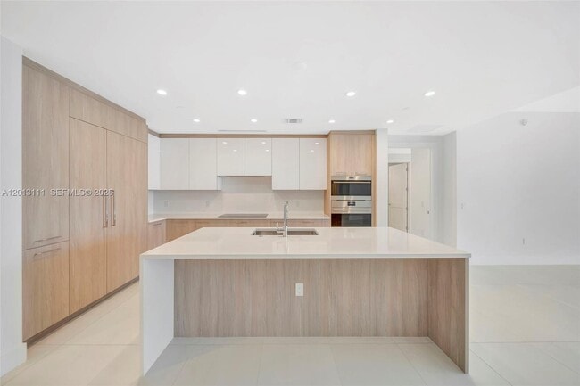 Building Photo - 153 N Seabreeze Blvd