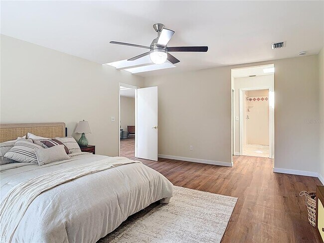 Building Photo - 289 Gull Dr S