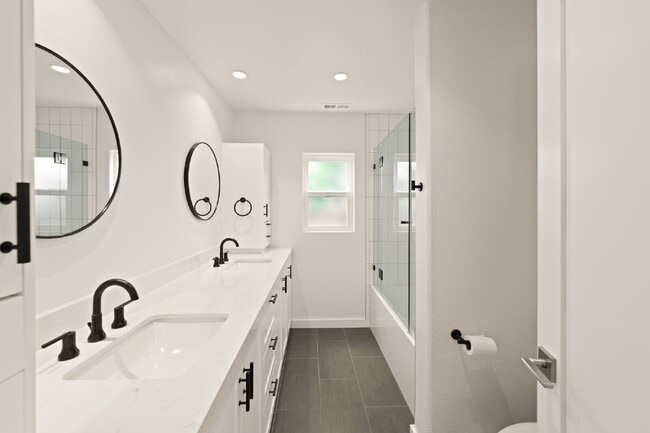 Building Photo - Charming 2-Bedroom Home in Ventura