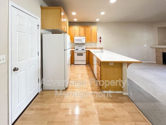 Building Photo - 3108 NW Morning Glory Dr