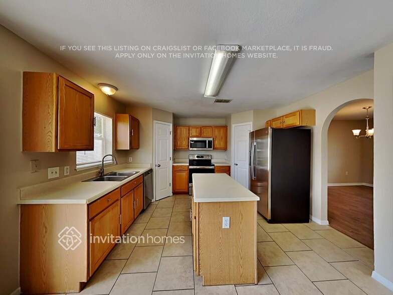 Building Photo - 437 Hammerstone Ave
