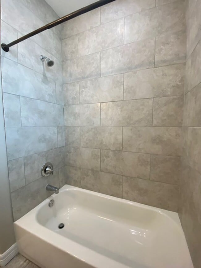 Building Photo - DCR642