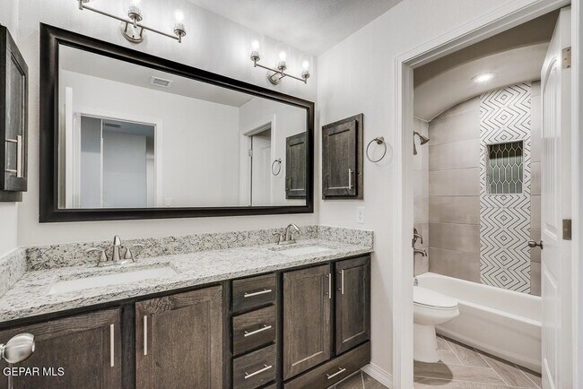 Building Photo - 14604 Pebble Hills Blvd