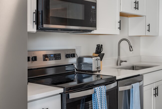 Building Photo - 8 Grove St