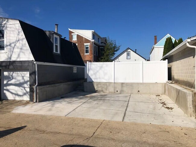 Building Photo - 222 Prospect St