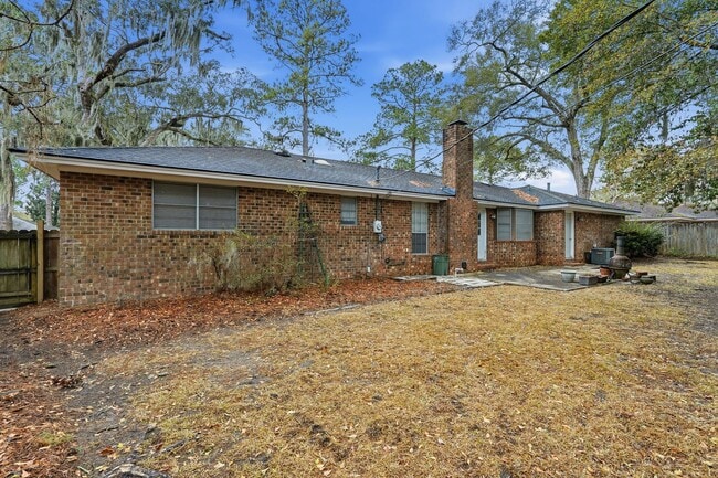 Building Photo - Ranch Home in Wilmington Park For Lease