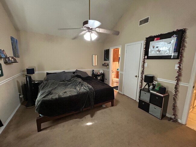 Building Photo - 815 Ave A