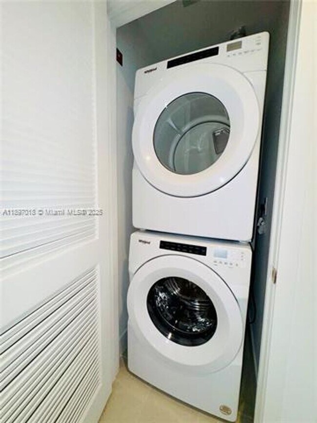 Building Photo - 159 NE 6th St