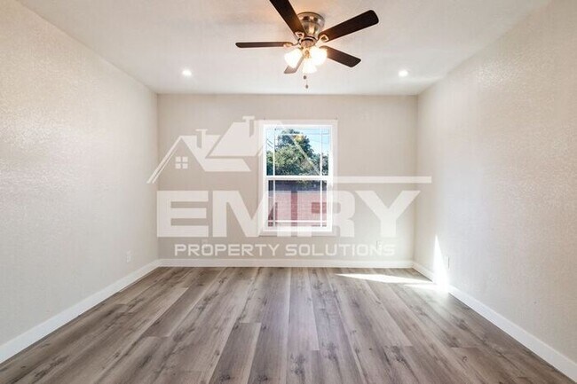 Building Photo - Available for rent in Lynwood 2 Bed 2 Bath...