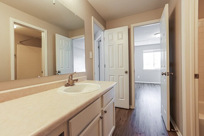 Building Photo - 13538 Raritan Way