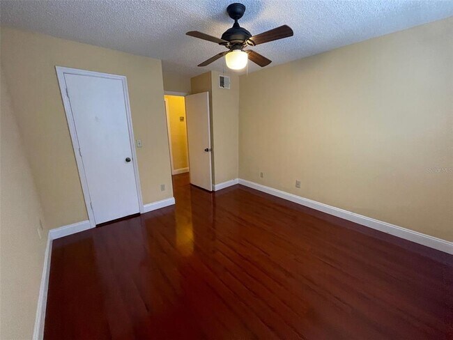 Building Photo - 2550 N Alafaya Trail
