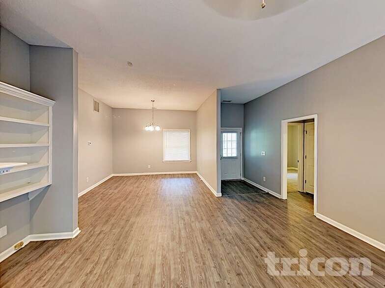 Building Photo - 105 Peach Pointe Dr