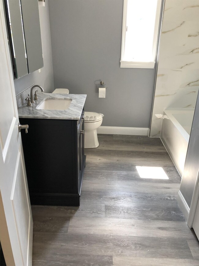 Building Photo - 675 N Overlook Dr