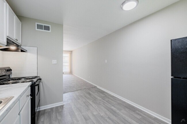 Building Photo - Elite Plus 2 Bedroom Apartments in Atlanta, GA | Fully Renovated 750 Sq Ft Floor Plan at Monteleo...