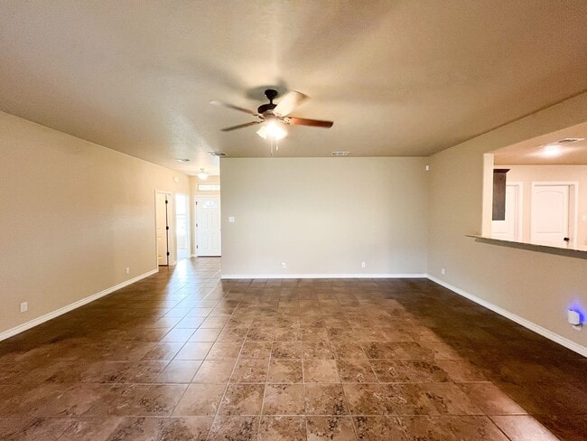 Building Photo - Available 7/11/2025 Beautiful 1 story, 5 b...