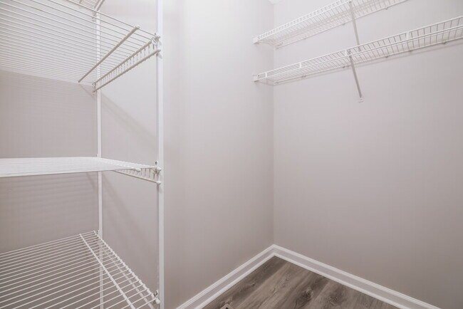 Building Photo - 2213 Maybrook Dr