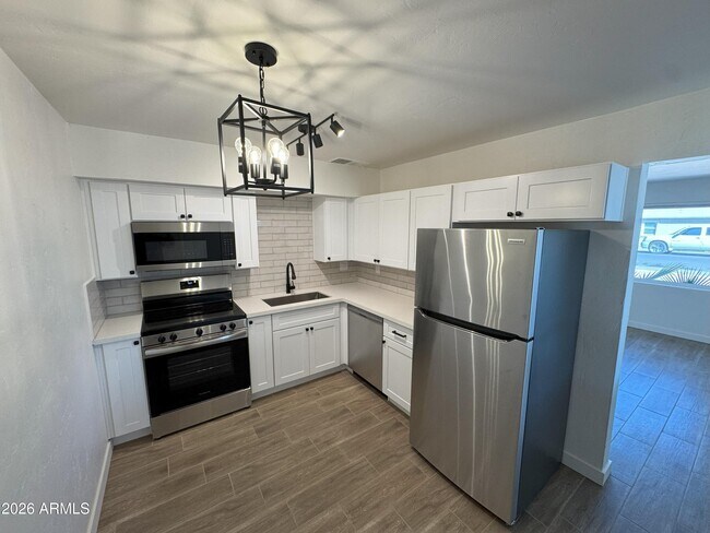 Building Photo - 546 S Hobson
