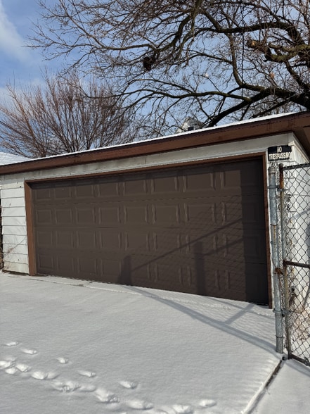 Building Photo - 4328 Northcote Ave