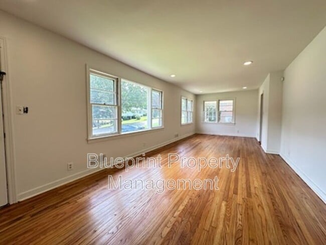 Building Photo - 9836 Redcliff Rd