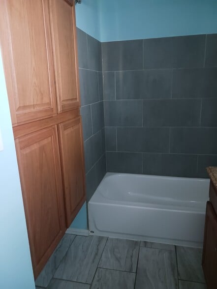 Building Photo - 2109 Victory St