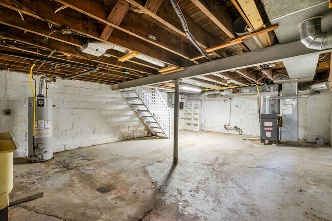Building Photo - 2043 Boggs Ave
