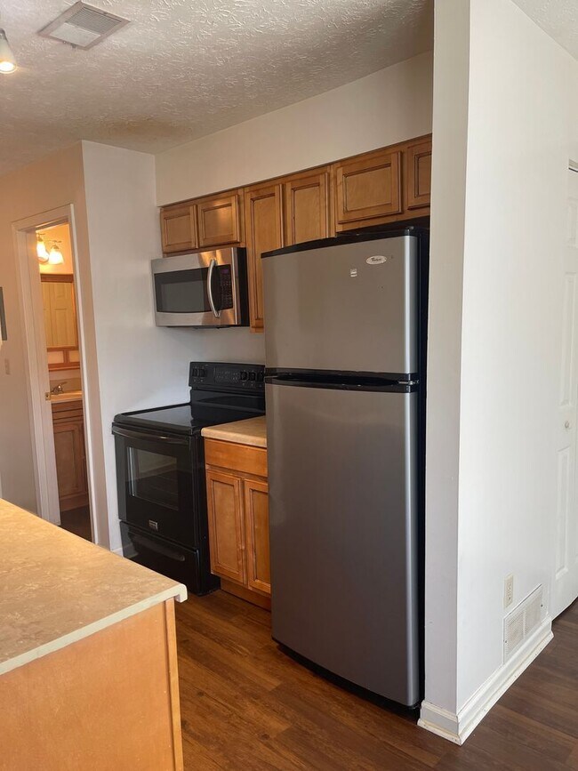 Building Photo - 257 University Dr