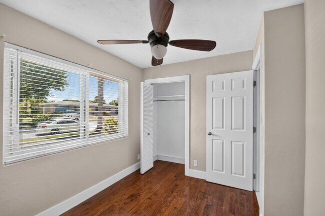 Building Photo - 907 Wright Dr