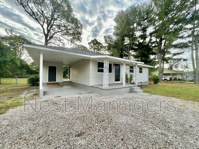 Building Photo - 2201 Ireland Dr
