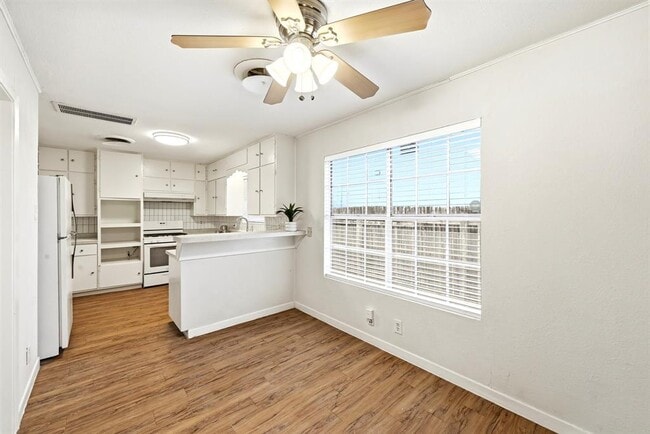Building Photo - 8204 Exmoor Dr