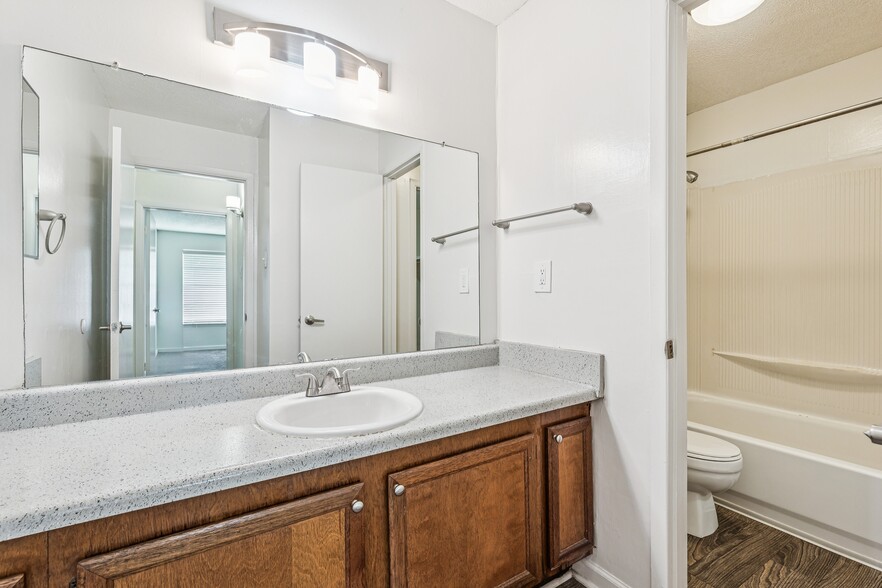 Primary Photo - Huntleigh Woods