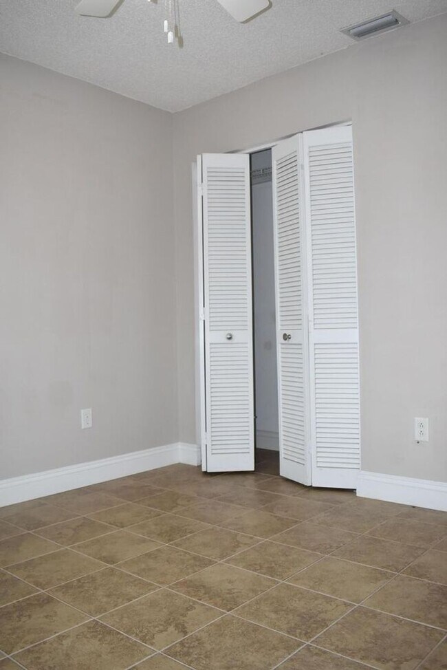 Building Photo - 826 Palama Way