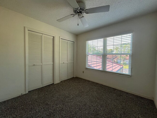 Building Photo - Beautiful 3 bed 2.5 bath townhome