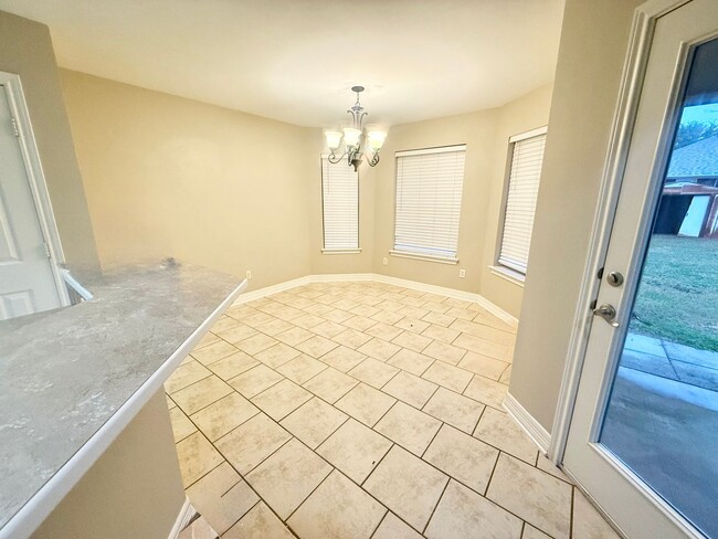 Building Photo - 4 bedroom near South Tyler!