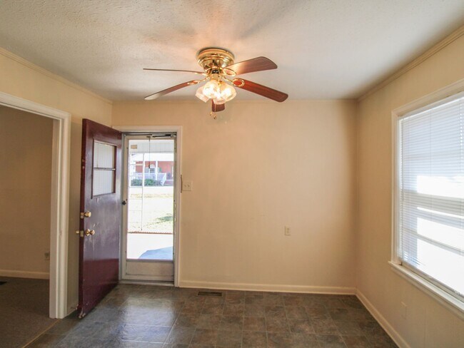 Building Photo - Nice brick home located on corner lot in Athens City!