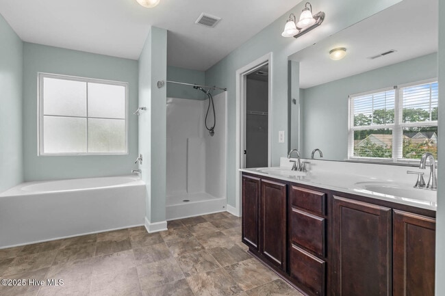 Building Photo - 106 Shallow Ct