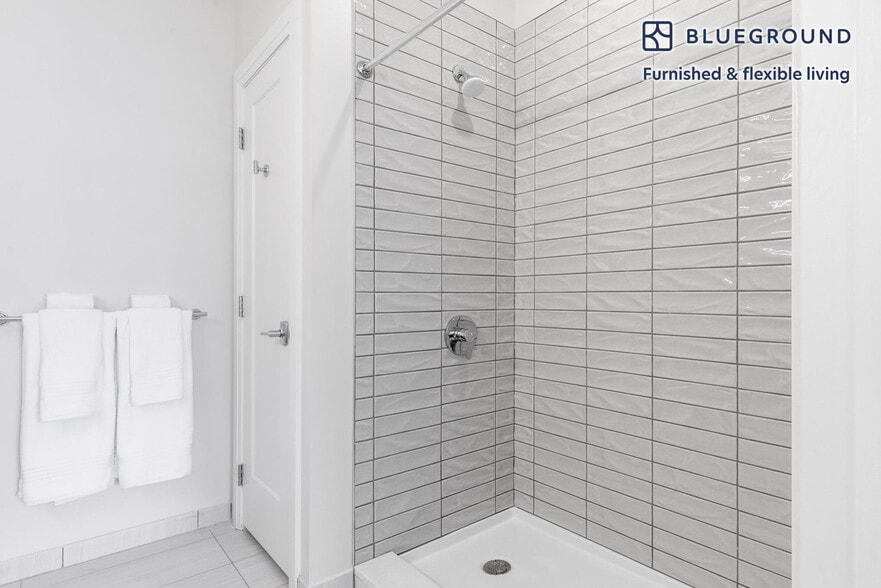 Building Photo - 28 Austin St