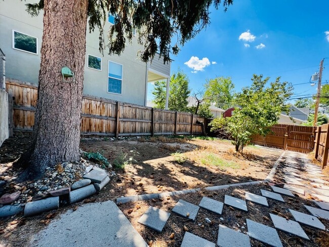 Building Photo - 2875 S Sherman St