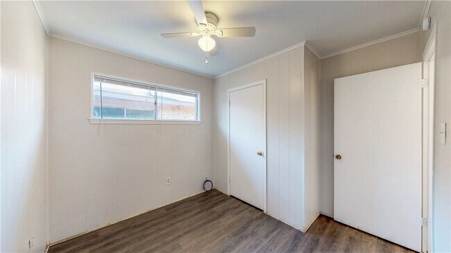 Building Photo - 206 Lynn Dr