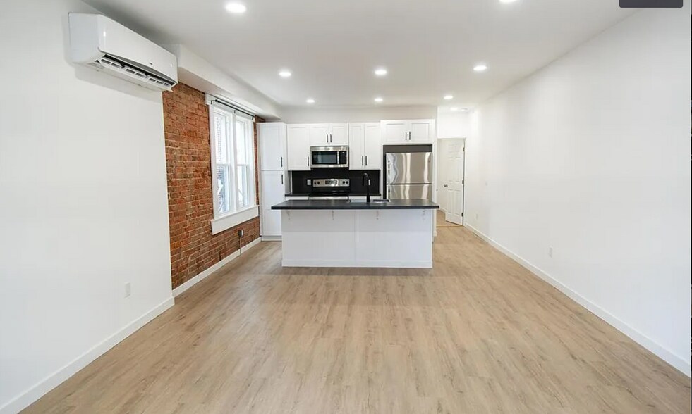 Building Photo - 1915 W Livingston St